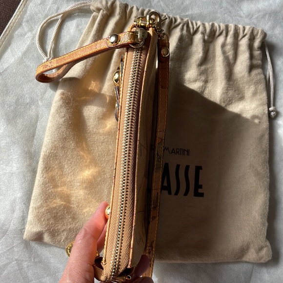 Authentic Alviero cute 2 way bag - Picture 12 of 12